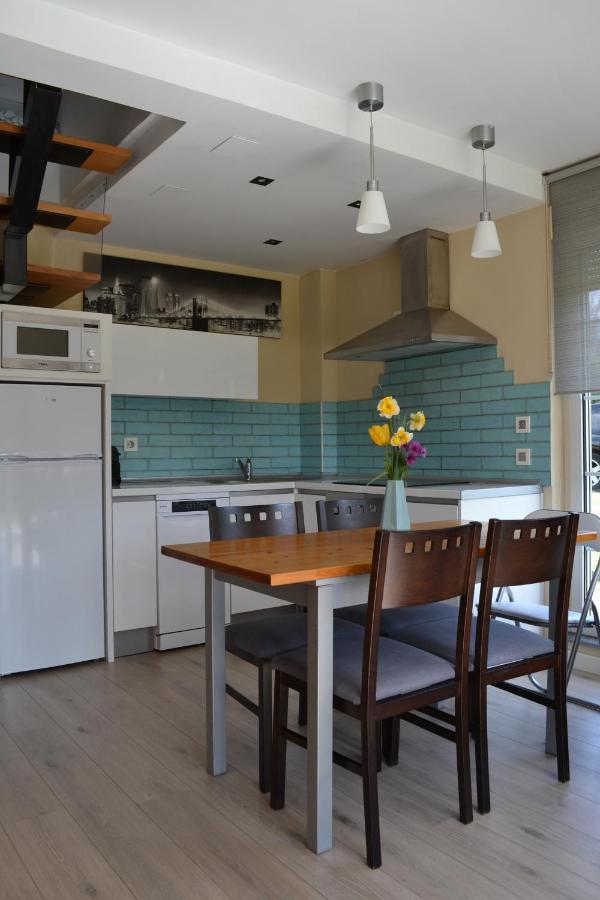 Apartamentos Puerta De Gijon Bagian luar foto