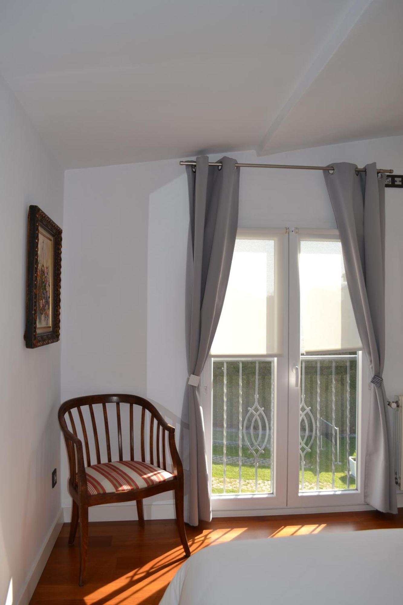 Apartamentos Puerta De Gijon Bagian luar foto
