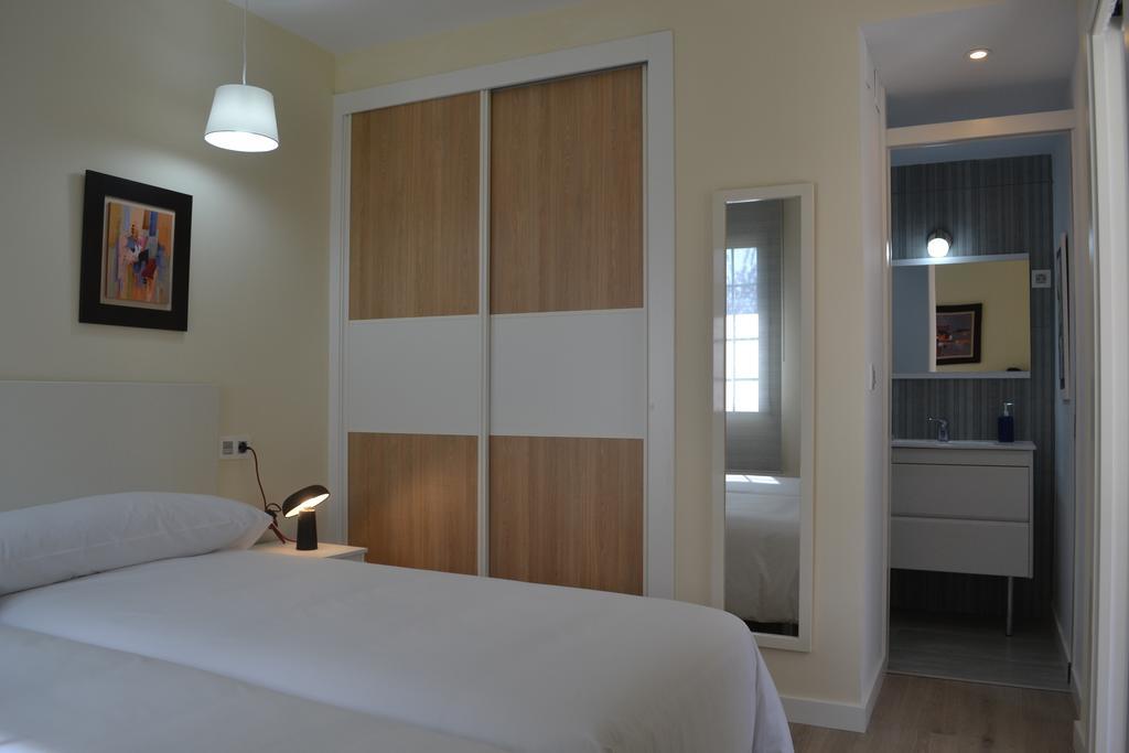 Apartamentos Puerta De Gijon Bagian luar foto