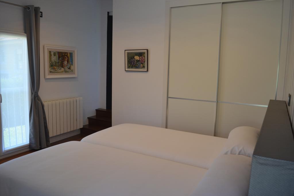 Apartamentos Puerta De Gijon Bagian luar foto