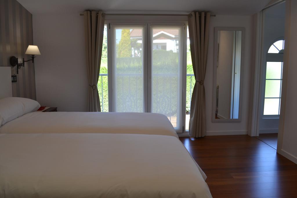 Apartamentos Puerta De Gijon Bagian luar foto